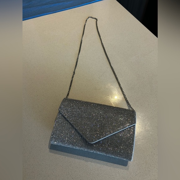 Geaven crossbody clutch, Aldo. Used once for wedding!purchased $60 CAD. $25 obo - Picture 2 of 5